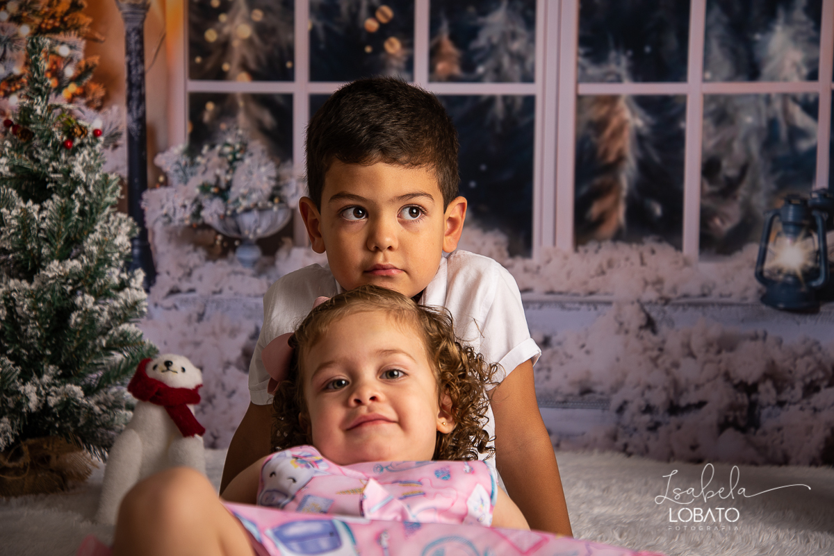 natal-2019-papai-noel-presente-de-natal-o-natal-vem-vindo-ceia-de-natal-neve-fotografia-de-natal-ensaio-fotografico-de-natal-fotografo-de-crianca-barbacena-mg-isabela-lobato-fotografia-melhores-fotografos-de-minas-gerais-estudio-fotografico-cenario-natal