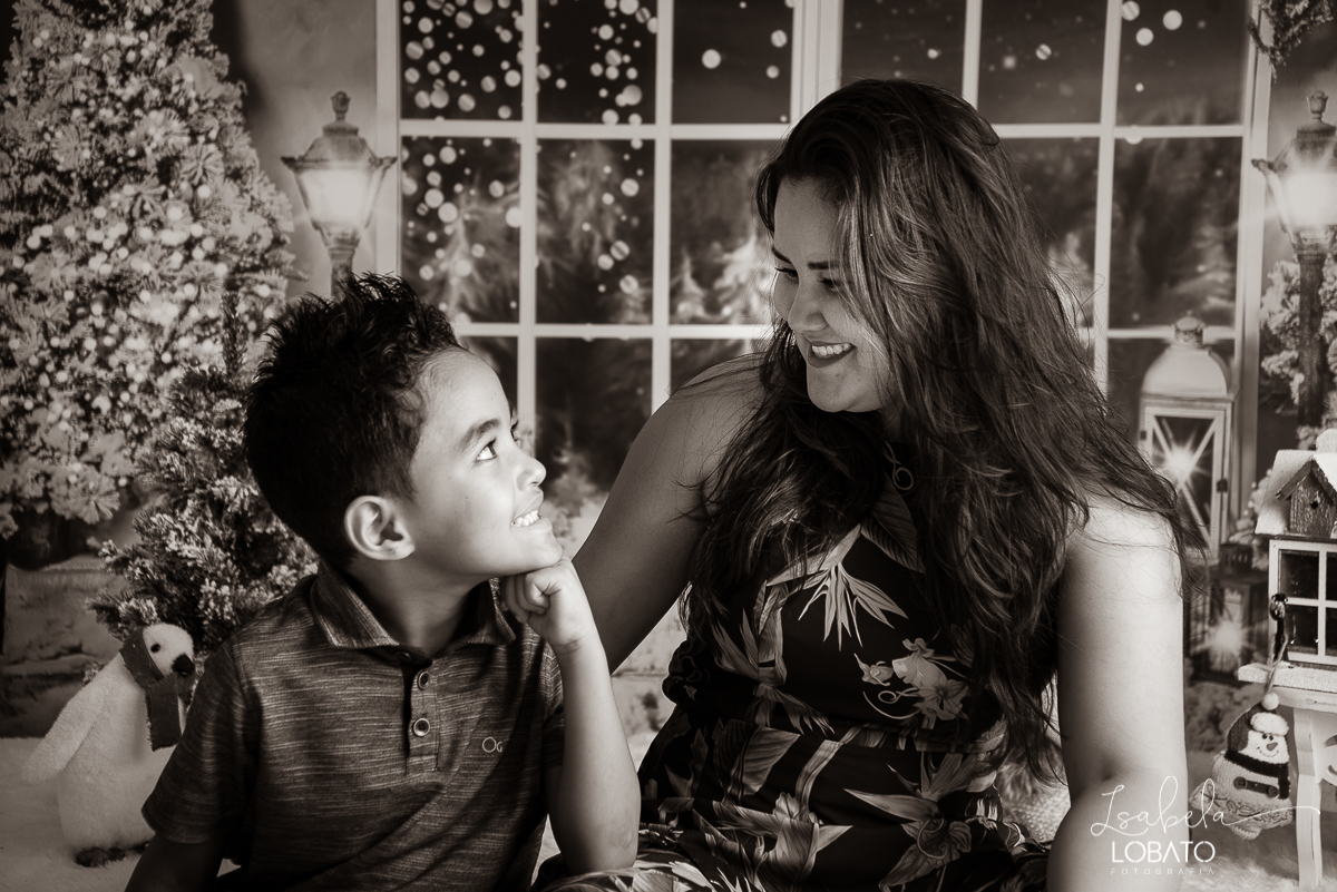 natal-2019-papai-noel-presente-de-natal-o-natal-vem-vindo-ceia-de-natal-neve-fotografia-de-natal-ensaio-fotografico-de-natal-fotografo-de-crianca-barbacena-mg-isabela-lobato-fotografia-melhores-fotografos-de-minas-gerais-estudio-fotografico-cenario-natal