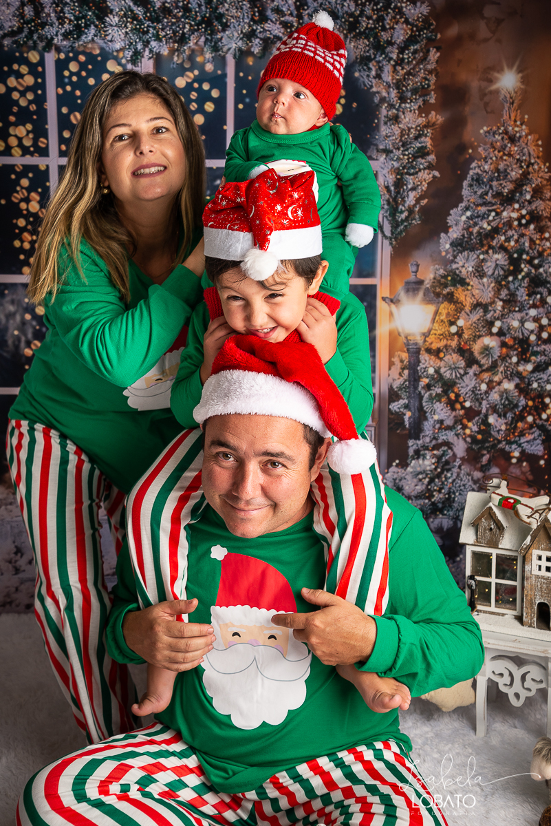 natal-2019-papai-noel-presente-de-natal-o-natal-vem-vindo-ceia-de-natal-neve-fotografia-de-natal-ensaio-fotografico-de-natal-fotografo-de-crianca-barbacena-mg-isabela-lobato-fotografia-melhores-fotografos-de-minas-gerais-estudio-fotografico-cenario-natal