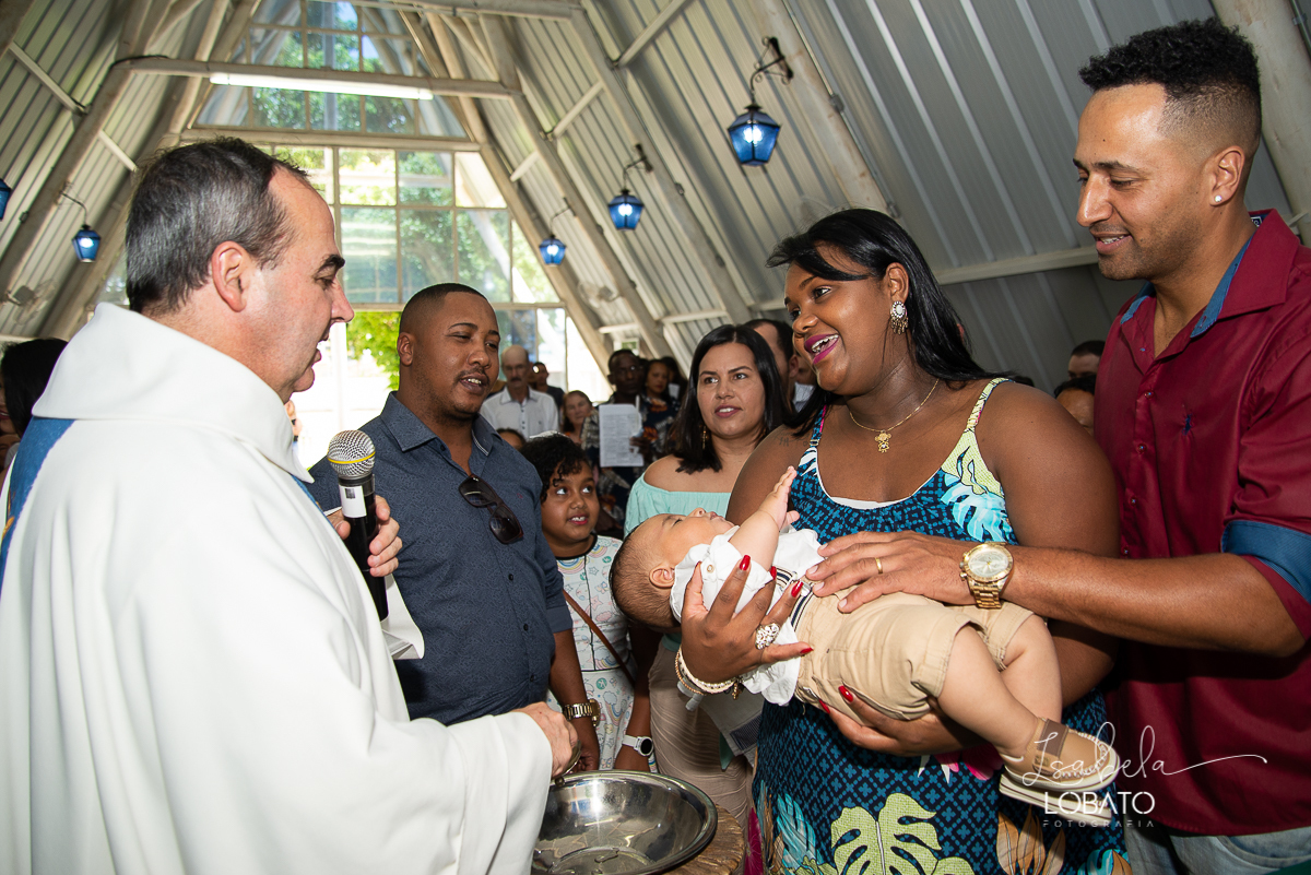 batizado-sacramento-do-batismo-igreja-catolica-capela-nossa-senhora-do-loreto-epcar-barbacena-minas-gerais-fotografia-de-batizado-fotografo-de-batizado-fotografo-em-barbacena-isabela-lobato-fotografia-fotografia-de-crianca