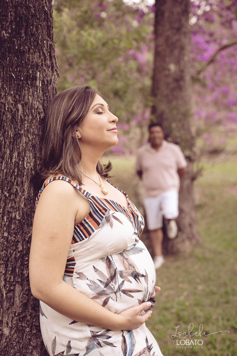 ensaio-fotografico-externo-gestante-ensaio-gestante-fotografia-de-gestante-gravidez-fotografia-de-gravida-vestido-de-gravida-roupa-para-gravida-ponto-turistico-em-barbacena-minas-gerais-park-hotel-mantiqueira-primavera-fotografa-de-gestante-isabela-lobato