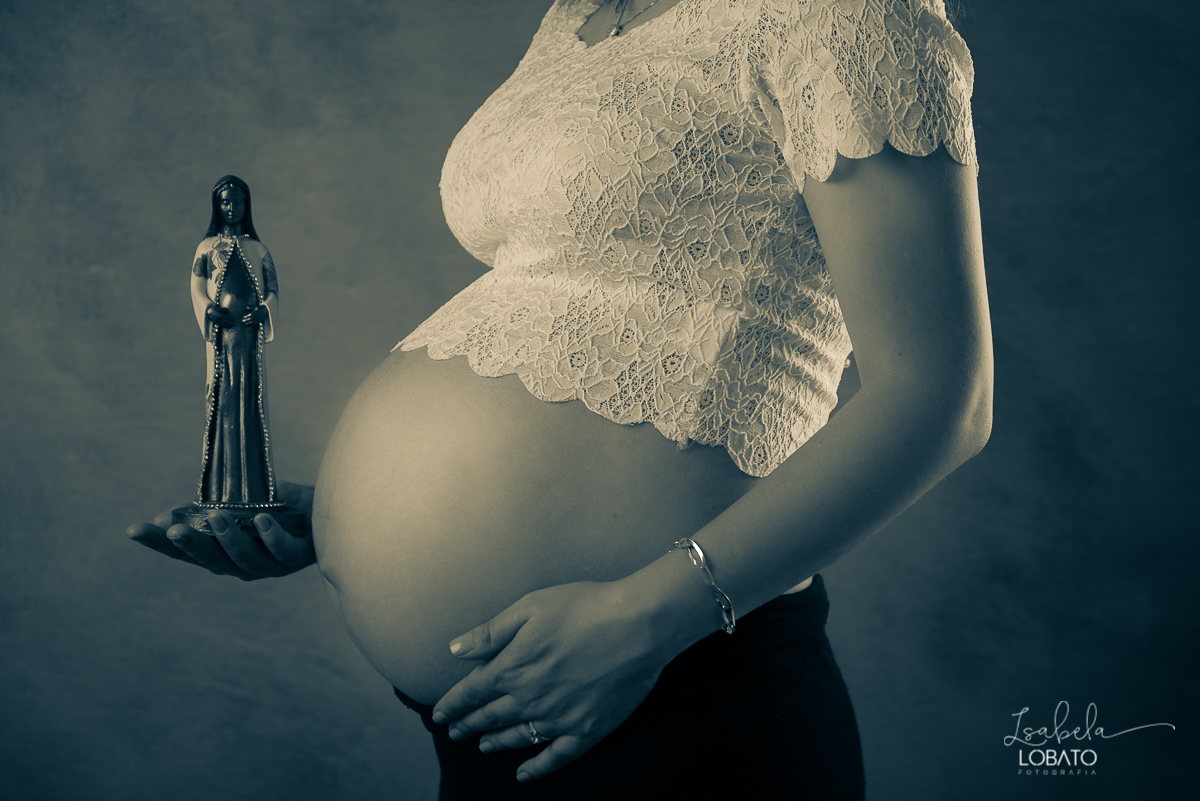 ensaio-gestante-em-barbacena-foto-de-grávida-gravidez-9-meses-de-gestaçao-roupas-de-gravida-fotografia-de-gravida-book-de-gestante-fotografa-de-gestante-isabela-lobato-fotografia-ensaio-gestante-estudio-fotografia-em-estudio-luz-de-estudio-fotografico