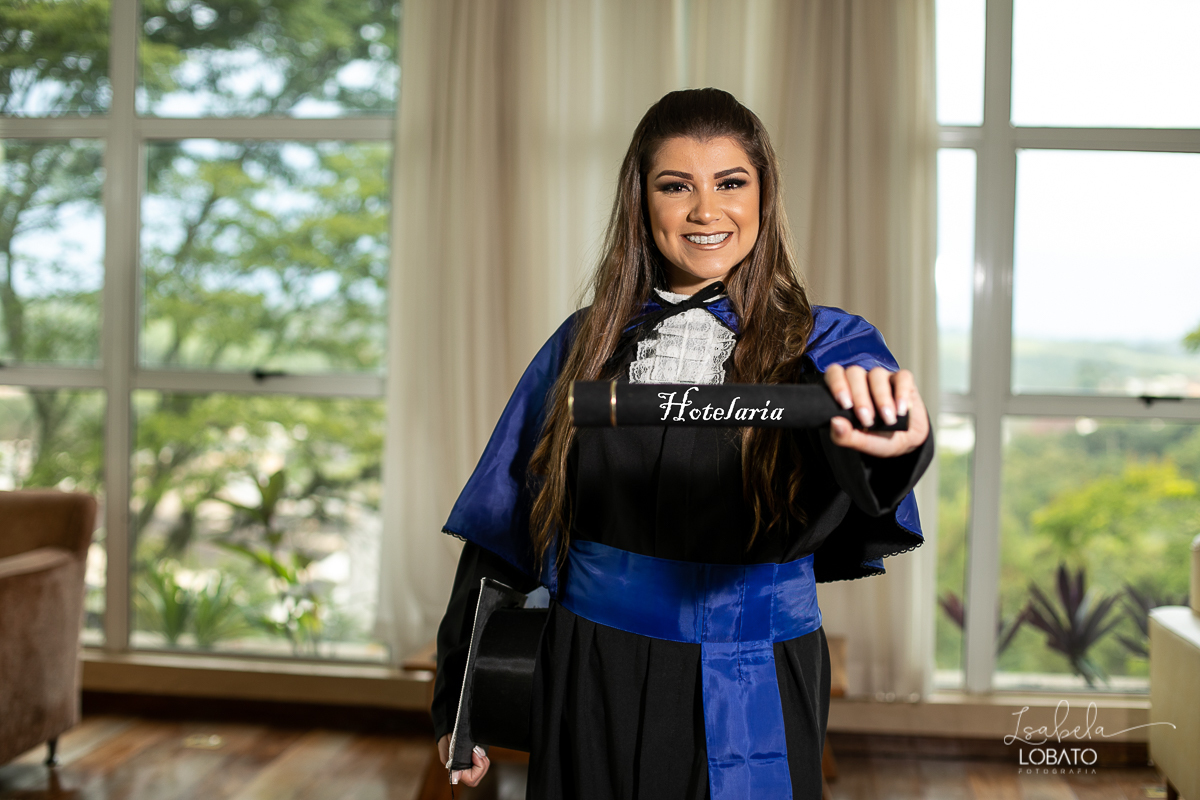 ensaio-fotografico-feminino-ensaio-externo-formatura-curso-de-hotelaria-hotel-em-barbacena-hotel-grogoto-hotel-escola-senac-barbacena-formatura-beca-fotografo-em-barbacena-isabela-lobato-fotografia-estudio-fotografico-em-barbacena-ensaio-feminino
