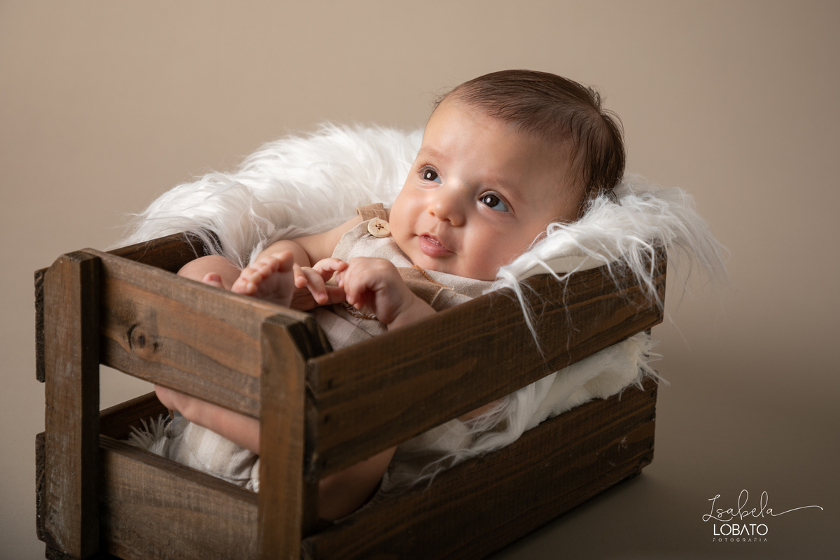 acompanhamento-mensal-fotografico-bebe-modelo-acompanhamento-trimestral-fotografico-acompanhamento-criativo-bebe-gordelicia-fases-do-bebe-desenvolvimento-do-bebe-bebe-no-balde-bebe-de-3-meses-lefotick-ensaio-fotografico-de-bebe-fotografo-em-barbacena-mg