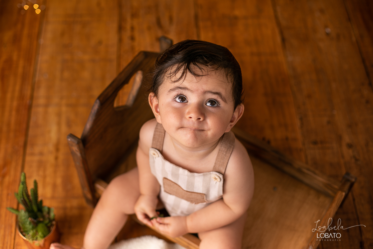 acompanhamento-mensal-fotografico-bebe-modelo-acompanhamento-trimestral-fotografico-acompanhamento-criativo-bebe-gordelicia-fases-do-bebe-desenvolvimento-do-bebe-bebe-no-balde-bebe-de-3-meses-lefotick-ensaio-fotografico-de-bebe-fotografo-em-barbacena-mg