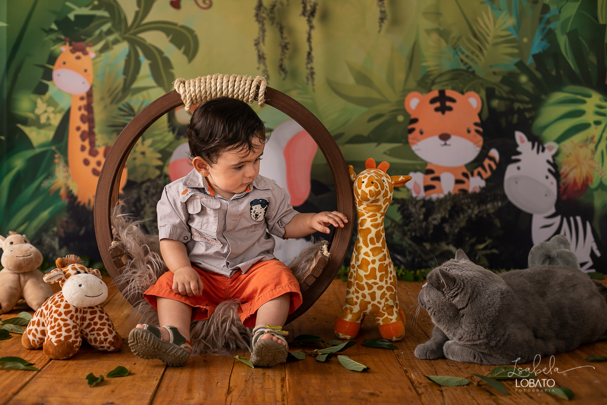 acompanhamento-mensal-fotografico-bebe-modelo-acompanhamento-trimestral-fotografico-acompanhamento-criativo-bebe-gordelicia-fases-do-bebe-desenvolvimento-do-bebe-bebe-no-balde-bebe-de-3-meses-lefotick-ensaio-fotografico-de-bebe-fotografo-em-barbacena-mg