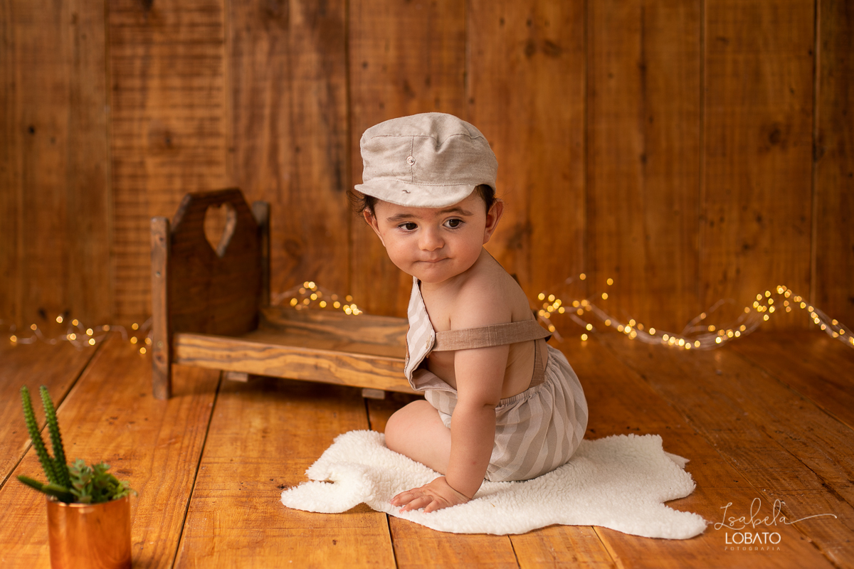 acompanhamento-mensal-fotografico-bebe-modelo-acompanhamento-trimestral-fotografico-acompanhamento-criativo-bebe-gordelicia-fases-do-bebe-desenvolvimento-do-bebe-bebe-no-balde-bebe-de-3-meses-lefotick-ensaio-fotografico-de-bebe-fotografo-em-barbacena-mg