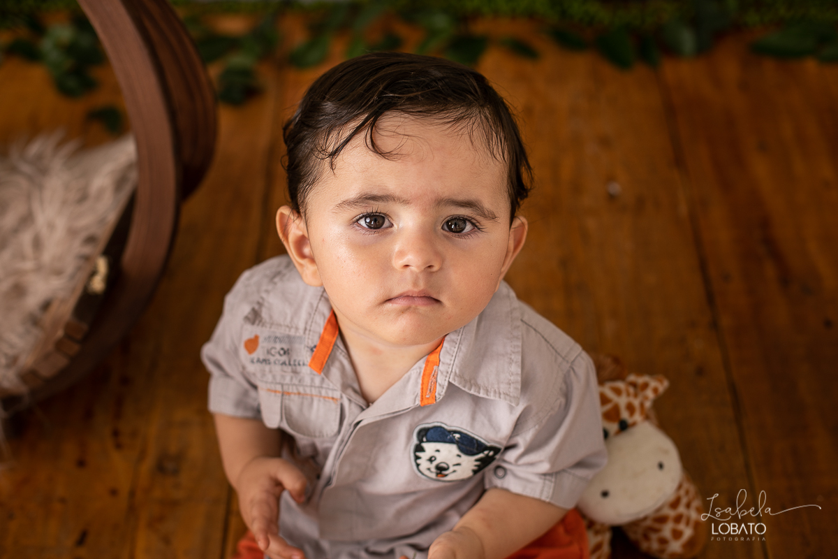 acompanhamento-mensal-fotografico-bebe-modelo-acompanhamento-trimestral-fotografico-acompanhamento-criativo-bebe-gordelicia-fases-do-bebe-desenvolvimento-do-bebe-bebe-no-balde-bebe-de-3-meses-lefotick-ensaio-fotografico-de-bebe-fotografo-em-barbacena-mg