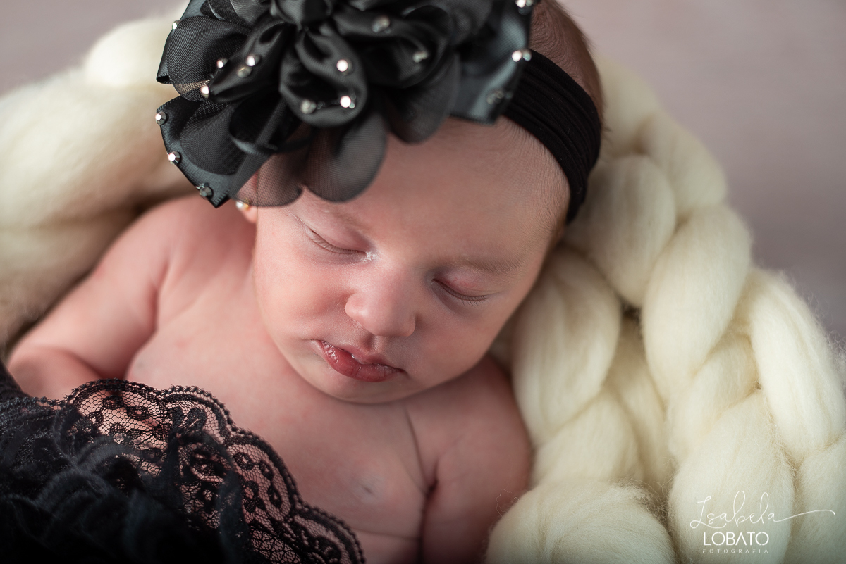 newborn-ensaio-fotografico-de-recem-nascido-ensaio-newborn-fotos-de-bebe-book-fotografico-de-bebe-album-de -fotos-fotografa-de-crianca-em-barbacena-melhores-fotografos-de-barbacena-estudio-fotografico-em-barbacena-estudio-isabela-lobato-fotografia