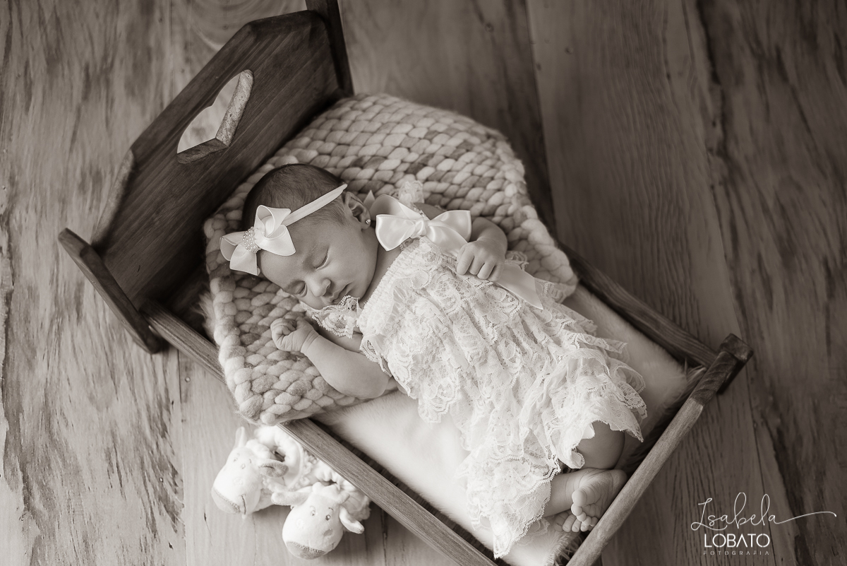 newborn-ensaio-fotografico-de-recem-nascido-ensaio-newborn-fotos-de-bebe-book-fotografico-de-bebe-album-de -fotos-fotografa-de-crianca-em-barbacena-melhores-fotografos-de-barbacena-estudio-fotografico-em-barbacena-estudio-isabela-lobato-fotografia