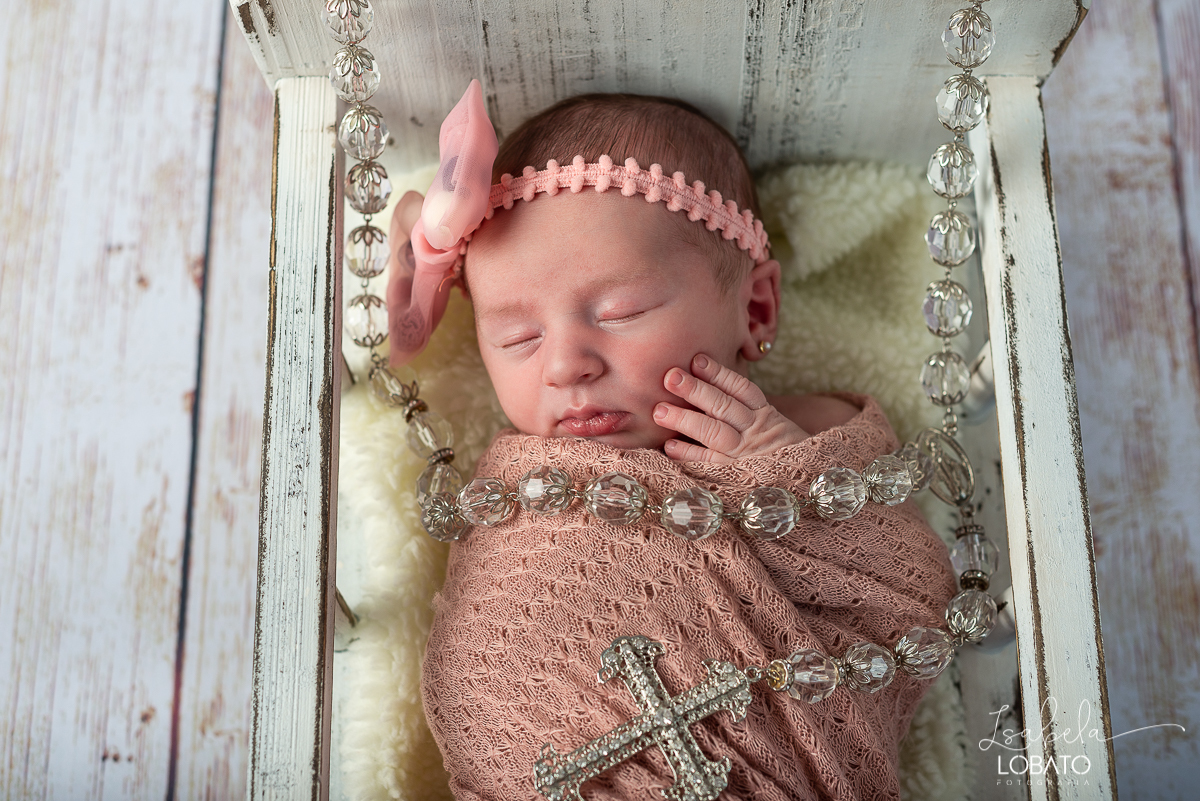 newborn-ensaio-fotografico-de-recem-nascido-ensaio-newborn-fotos-de-bebe-book-fotografico-de-bebe-album-de -fotos-fotografa-de-crianca-em-barbacena-melhores-fotografos-de-barbacena-estudio-fotografico-em-barbacena-estudio-isabela-lobato-fotografia