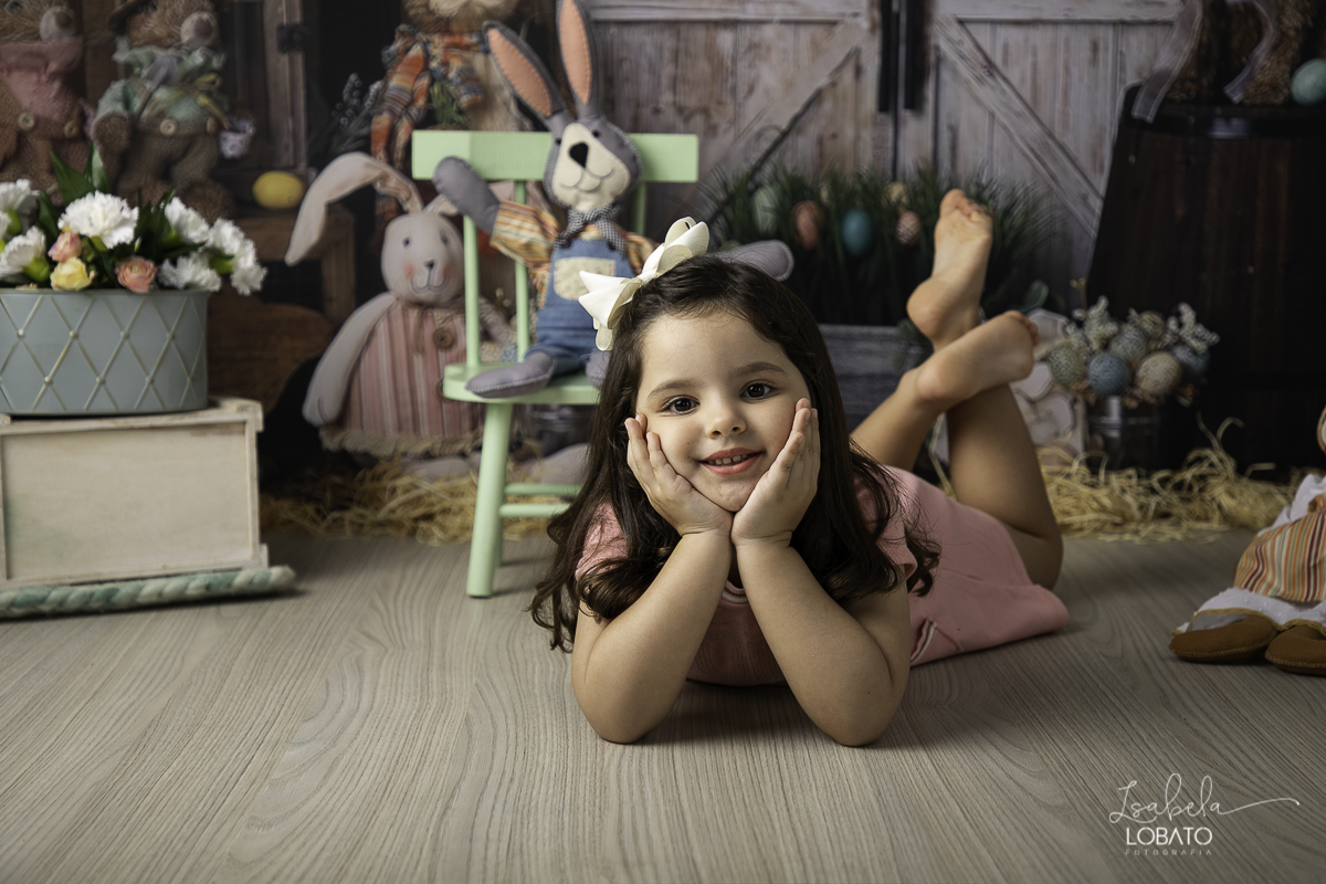 pascoa-2020-sessao-fotografica-de-pascoa-mini-sessao-fotografica-de-pascoa-2020-coelhinho-da-pascoa-o-que-trazes-para-mim-ovos-de-pascoa--fotografia-infantil-em-barbacena-estudio-fotografico-em-barbacena-isabela-lobato-fotografia-foto-de-crianca-pascoa-bq