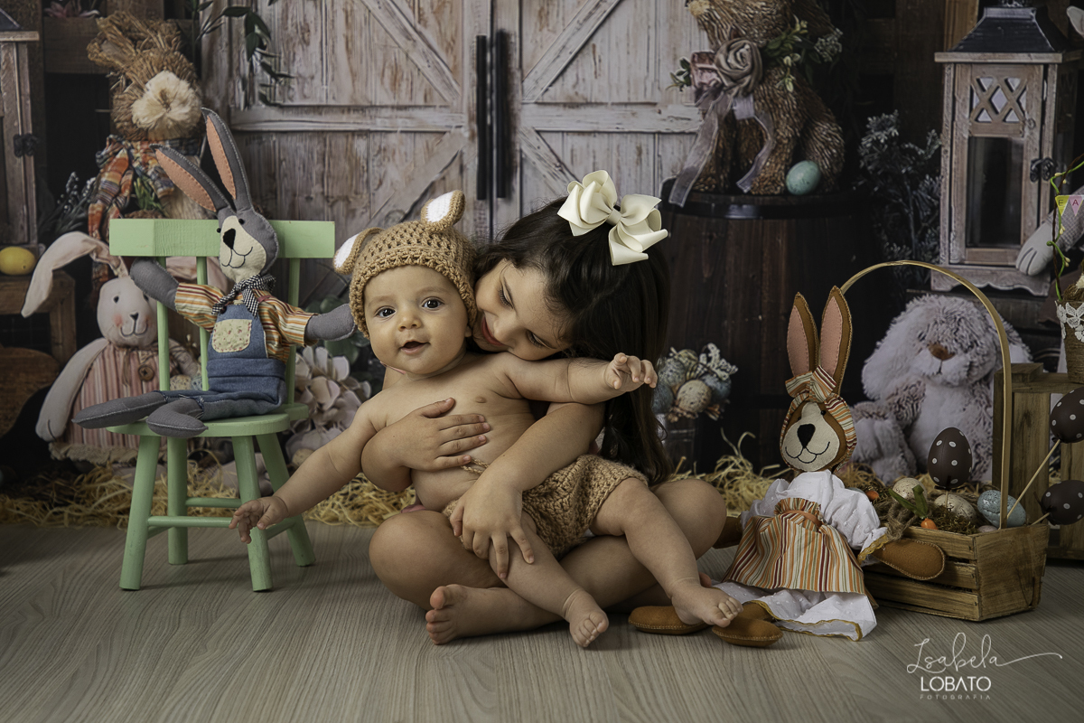 pascoa-2020-sessao-fotografica-de-pascoa-mini-sessao-fotografica-de-pascoa-2020-coelhinho-da-pascoa-o-que-trazes-para-mim-ovos-de-pascoa--fotografia-infantil-em-barbacena-estudio-fotografico-em-barbacena-isabela-lobato-fotografia-foto-de-crianca-pascoa-bq