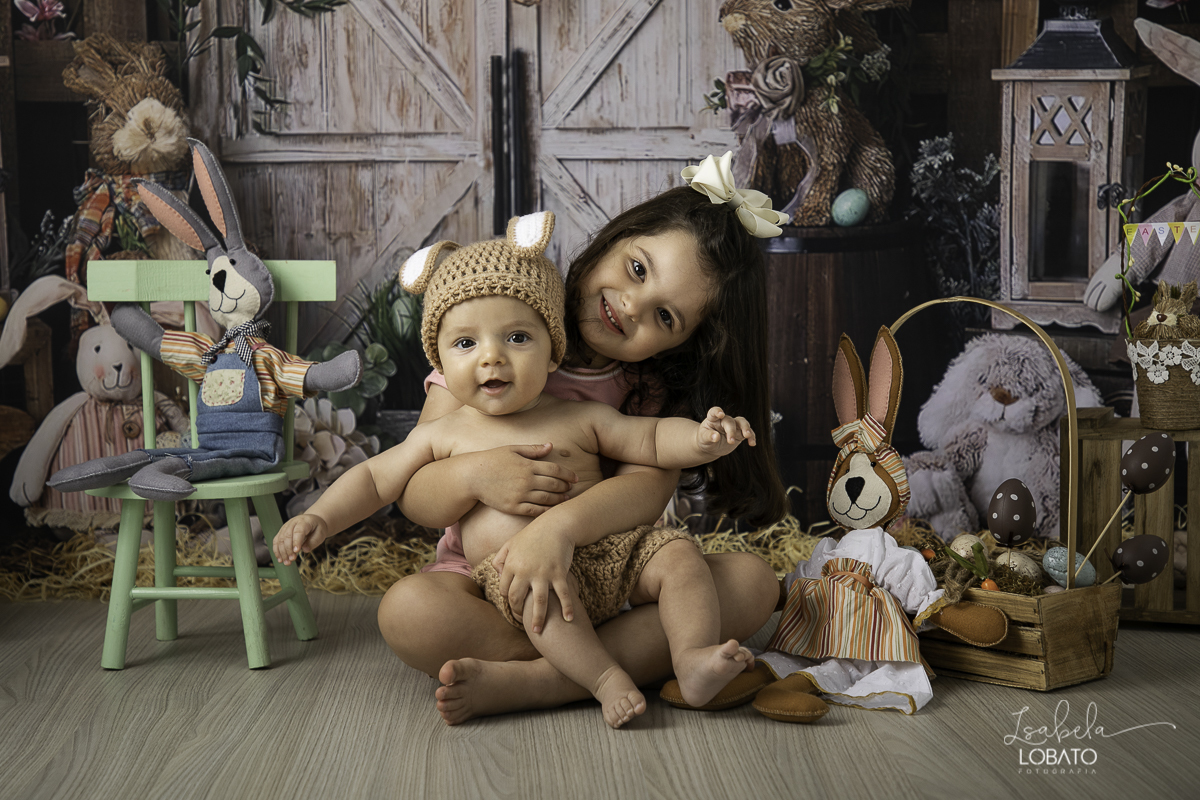 pascoa-2020-sessao-fotografica-de-pascoa-mini-sessao-fotografica-de-pascoa-2020-coelhinho-da-pascoa-o-que-trazes-para-mim-ovos-de-pascoa--fotografia-infantil-em-barbacena-estudio-fotografico-em-barbacena-isabela-lobato-fotografia-foto-de-crianca-pascoa-bq
