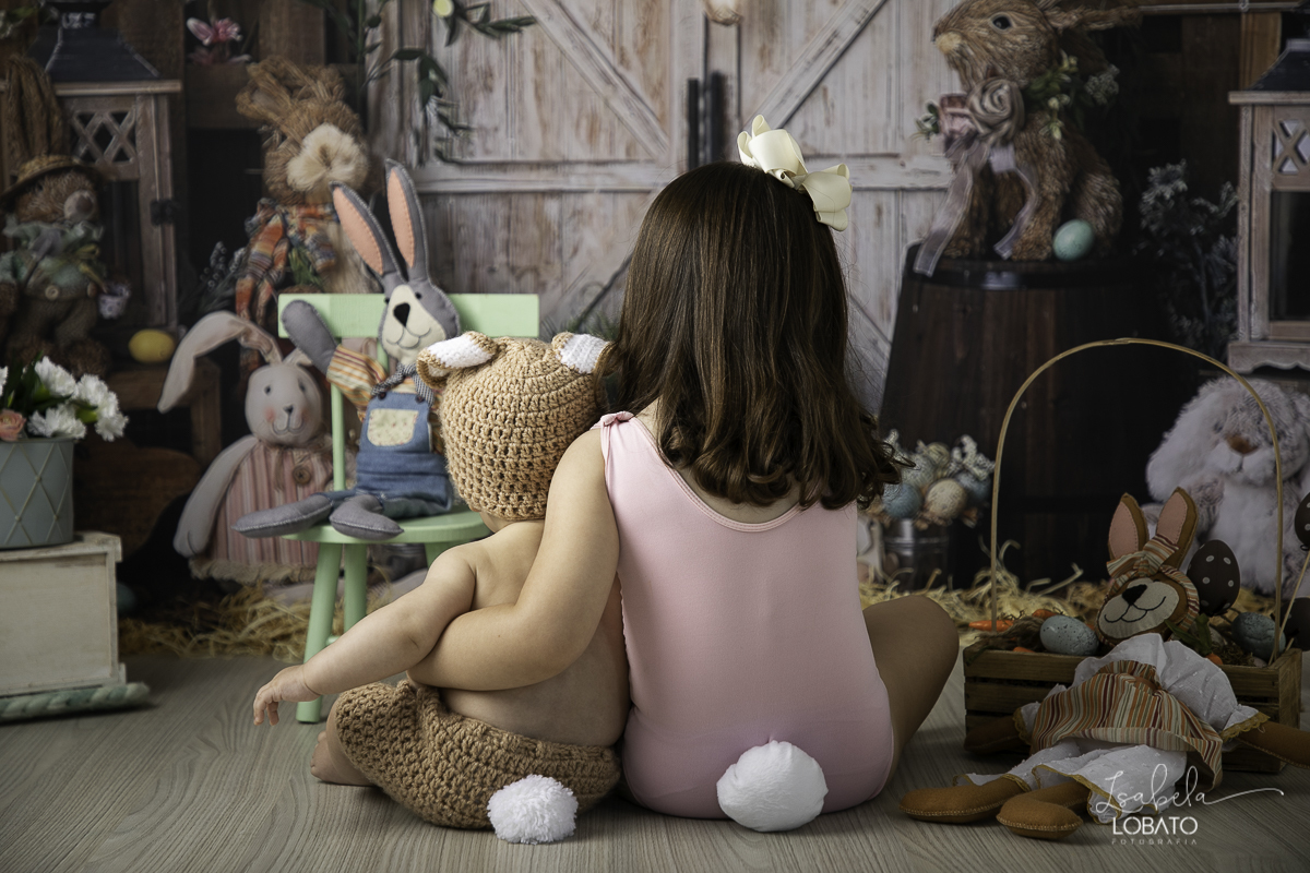 pascoa-2020-sessao-fotografica-de-pascoa-mini-sessao-fotografica-de-pascoa-2020-coelhinho-da-pascoa-o-que-trazes-para-mim-ovos-de-pascoa--fotografia-infantil-em-barbacena-estudio-fotografico-em-barbacena-isabela-lobato-fotografia-foto-de-crianca-pascoa-bq