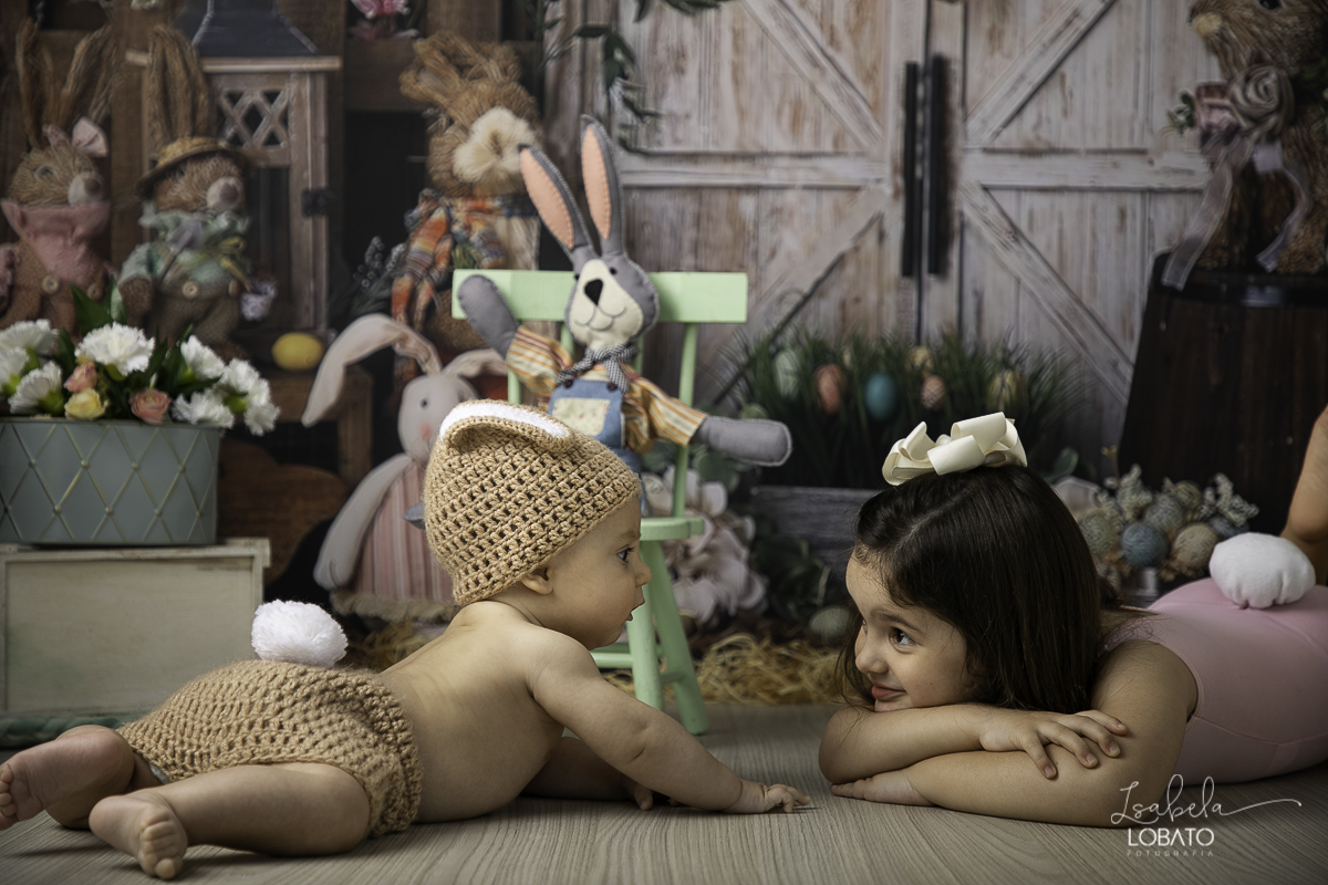pascoa-2020-sessao-fotografica-de-pascoa-mini-sessao-fotografica-de-pascoa-2020-coelhinho-da-pascoa-o-que-trazes-para-mim-ovos-de-pascoa--fotografia-infantil-em-barbacena-estudio-fotografico-em-barbacena-isabela-lobato-fotografia-foto-de-crianca-pascoa-bq