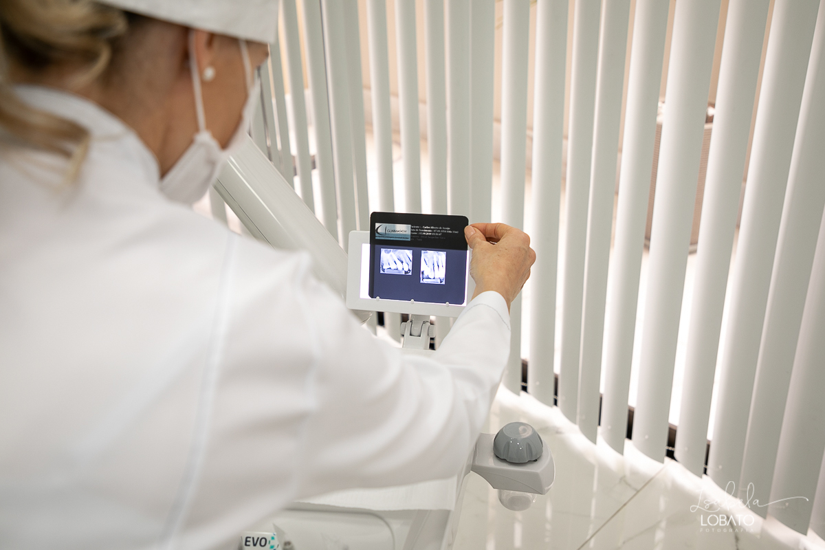 foto-publicidade-foto-de-dentista-foto-publicitaria-jacqueline-gava-odontologia-dentistas-em-barbacena-implantodontia-ozonioterapia-cirurgiao-dentista-implantes-de-dentes-consultorio-odontologico-fotografo-publicitario-foto-profissional-isabela-lobato-bq