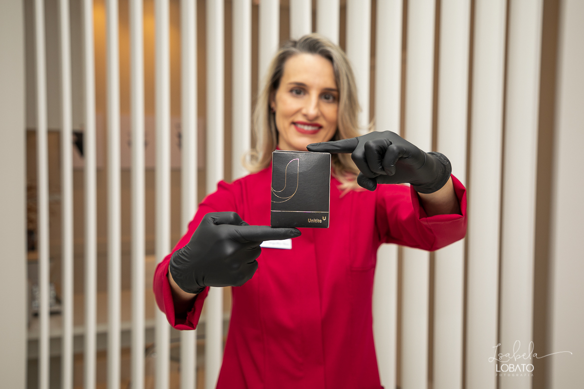 foto-publicidade-foto-de-dentista-foto-publicitaria-jacqueline-gava-odontologia-dentistas-em-barbacena-implantodontia-ozonioterapia-cirurgiao-dentista-implantes-de-dentes-consultorio-odontologico-fotografo-publicitario-foto-profissional-isabela-lobato-bq