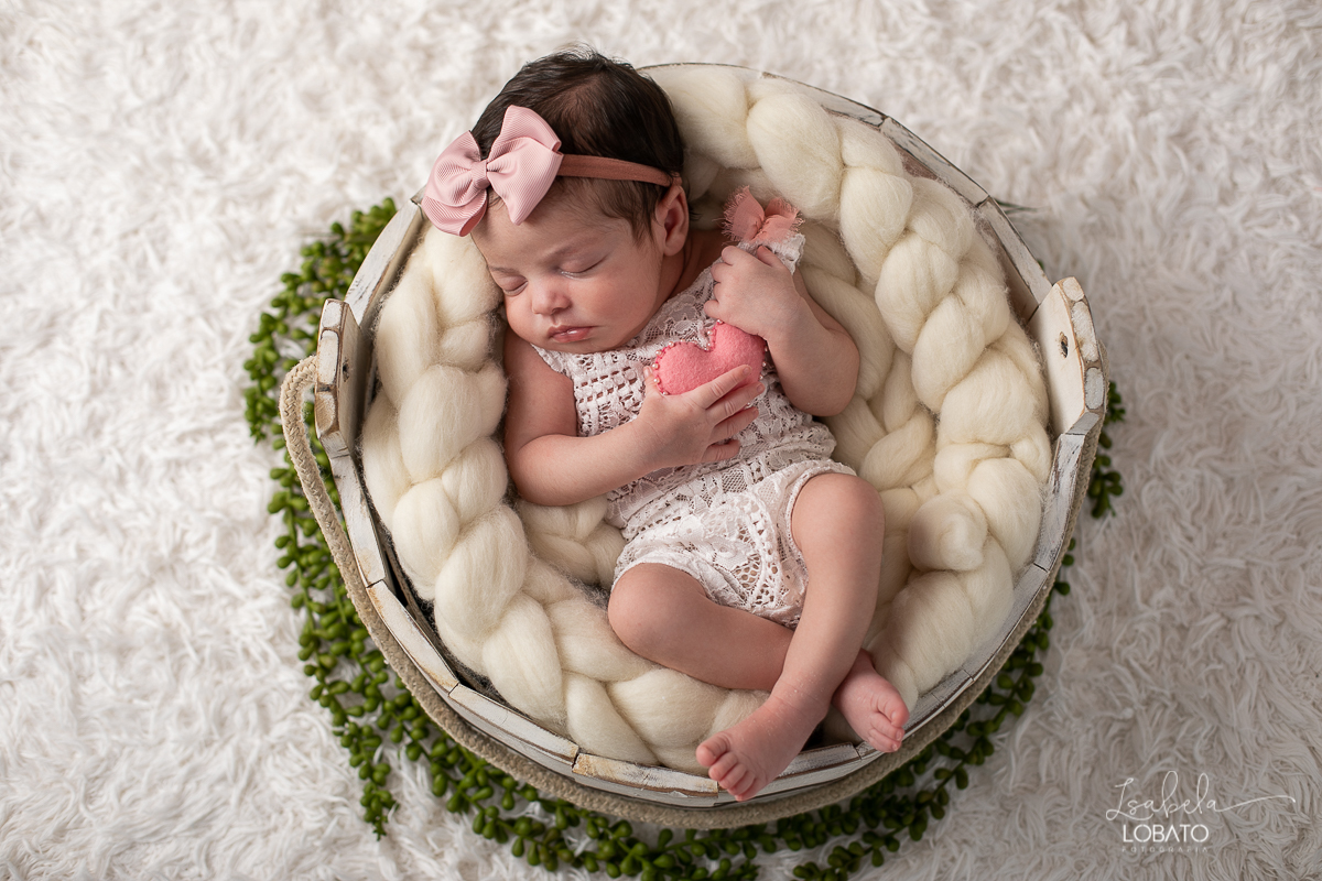 newborn-ensaio-fotografico-de-recem-nascido-ensaio-newborn-fotos-de-bebe-book-fotografico-de-bebe-album-de -fotos-fotografa-de-crianca-em-barbacena-melhores-fotografos-de-barbacena-estudio-fotografico-em-barbacena-estudio-isabela-lobato-fotografia