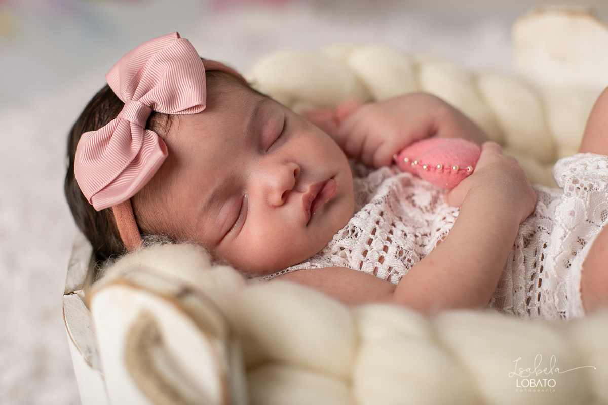 newborn-ensaio-fotografico-de-recem-nascido-ensaio-newborn-fotos-de-bebe-book-fotografico-de-bebe-album-de -fotos-fotografa-de-crianca-em-barbacena-melhores-fotografos-de-barbacena-estudio-fotografico-em-barbacena-estudio-isabela-lobato-fotografia