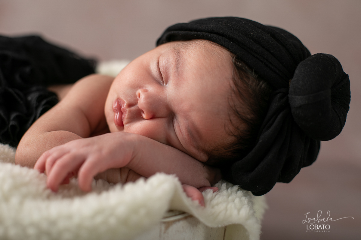 newborn-ensaio-fotografico-de-recem-nascido-ensaio-newborn-fotos-de-bebe-book-fotografico-de-bebe-album-de -fotos-fotografa-de-crianca-em-barbacena-melhores-fotografos-de-barbacena-estudio-fotografico-em-barbacena-estudio-isabela-lobato-fotografia