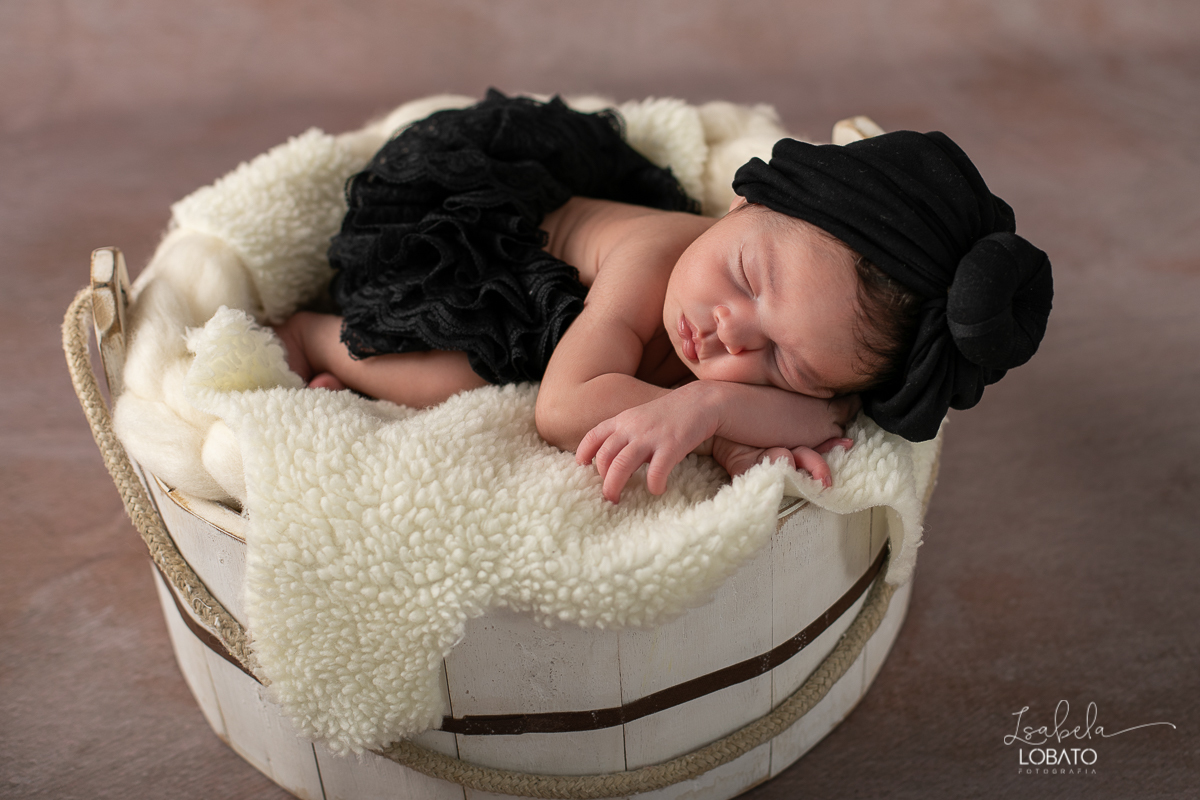 newborn-ensaio-fotografico-de-recem-nascido-ensaio-newborn-fotos-de-bebe-book-fotografico-de-bebe-album-de -fotos-fotografa-de-crianca-em-barbacena-melhores-fotografos-de-barbacena-estudio-fotografico-em-barbacena-estudio-isabela-lobato-fotografia