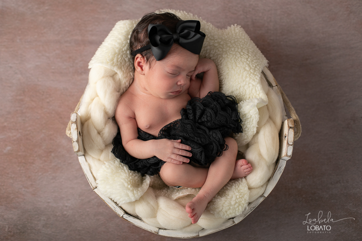 newborn-ensaio-fotografico-de-recem-nascido-ensaio-newborn-fotos-de-bebe-book-fotografico-de-bebe-album-de -fotos-fotografa-de-crianca-em-barbacena-melhores-fotografos-de-barbacena-estudio-fotografico-em-barbacena-estudio-isabela-lobato-fotografia