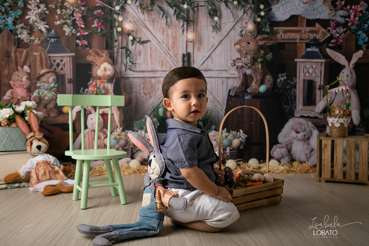pascoa-2020-sessao-fotografica-de-pascoa-mini-sessao-fotografica-de-pascoa-2020-coelhinho-da-pascoa-o-que-trazes-para-mim-ovos-de-pascoa--fotografia-infantil-em-barbacena-estudio-fotografico-em-barbacena-isabela-lobato-fotografia-foto-de-crianca-pascoa-bq