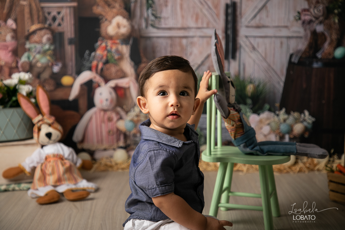 pascoa-2020-sessao-fotografica-de-pascoa-mini-sessao-fotografica-de-pascoa-2020-coelhinho-da-pascoa-o-que-trazes-para-mim-ovos-de-pascoa--fotografia-infantil-em-barbacena-estudio-fotografico-em-barbacena-isabela-lobato-fotografia-foto-de-crianca-pascoa-bq