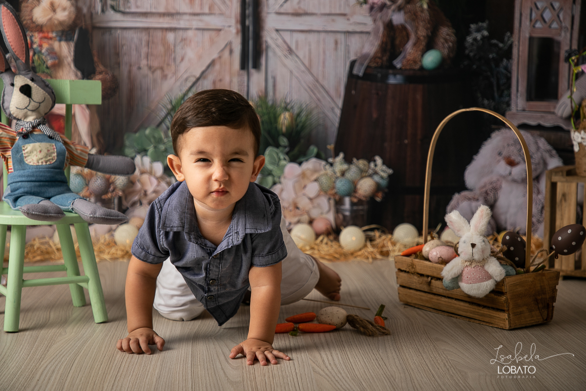 pascoa-2020-sessao-fotografica-de-pascoa-mini-sessao-fotografica-de-pascoa-2020-coelhinho-da-pascoa-o-que-trazes-para-mim-ovos-de-pascoa--fotografia-infantil-em-barbacena-estudio-fotografico-em-barbacena-isabela-lobato-fotografia-foto-de-crianca-pascoa-bq