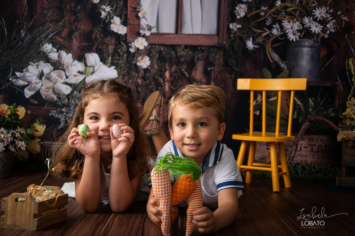 pascoa-2020-sessao-fotografica-de-pascoa-mini-sessao-fotografica-de-pascoa-2020-coelhinho-da-pascoa-o-que-trazes-para-mim-ovos-de-pascoa--fotografia-infantil-em-barbacena-estudio-fotografico-em-barbacena-isabela-lobato-fotografia-foto-de-crianca-pascoa-bq