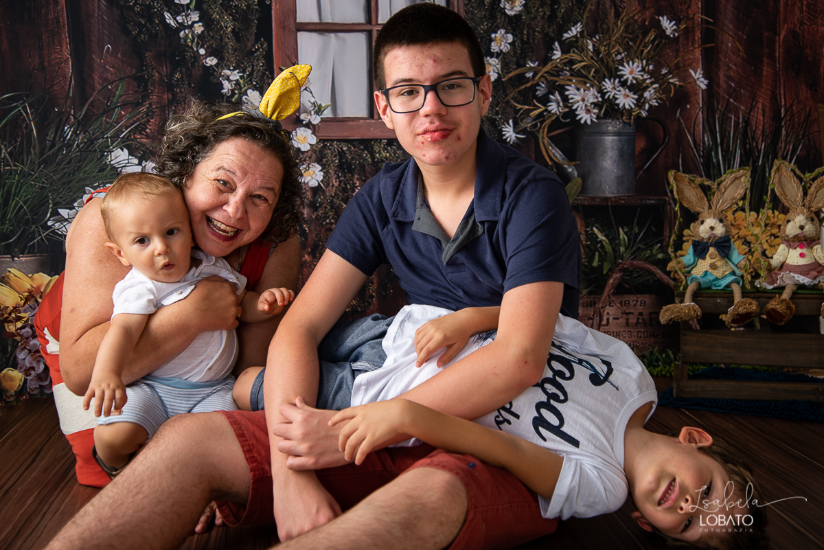 pascoa-2020-sessao-fotografica-de-pascoa-mini-sessao-fotografica-de-pascoa-2020-coelhinho-da-pascoa-o-que-trazes-para-mim-ovos-de-pascoa--fotografia-infantil-em-barbacena-estudio-fotografico-em-barbacena-isabela-lobato-fotografia-foto-de-crianca-pascoa-bq