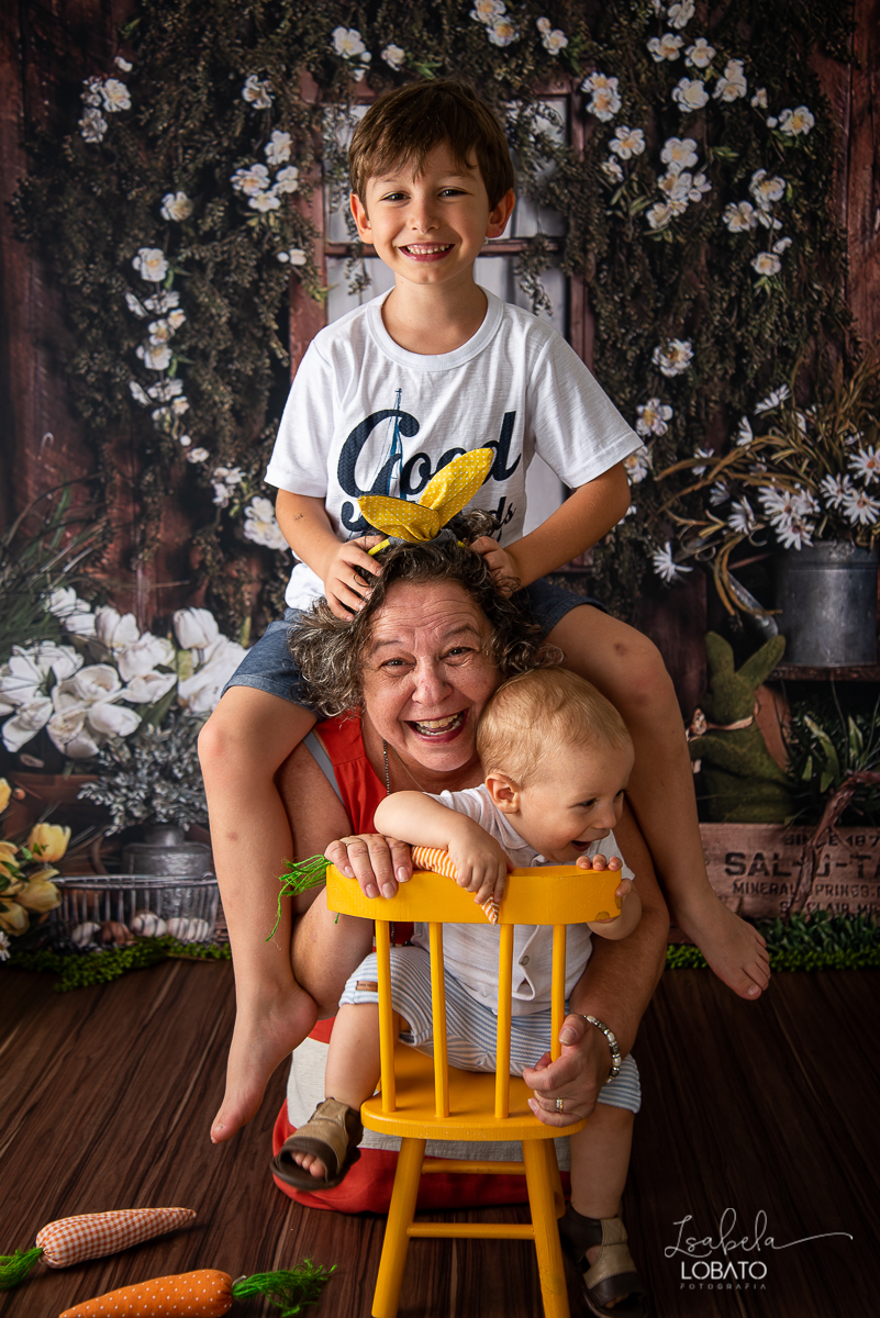 pascoa-2020-sessao-fotografica-de-pascoa-mini-sessao-fotografica-de-pascoa-2020-coelhinho-da-pascoa-o-que-trazes-para-mim-ovos-de-pascoa--fotografia-infantil-em-barbacena-estudio-fotografico-em-barbacena-isabela-lobato-fotografia-foto-de-crianca-pascoa-bq