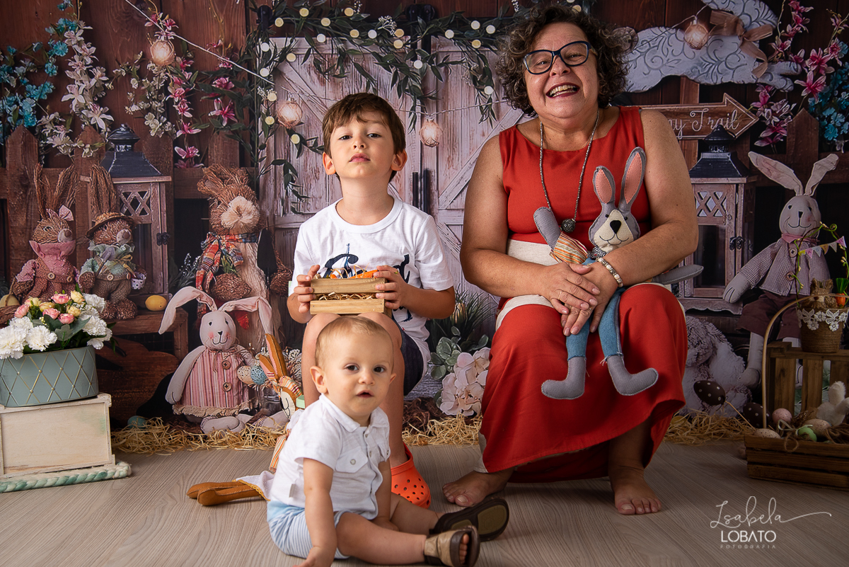pascoa-2020-sessao-fotografica-de-pascoa-mini-sessao-fotografica-de-pascoa-2020-coelhinho-da-pascoa-o-que-trazes-para-mim-ovos-de-pascoa--fotografia-infantil-em-barbacena-estudio-fotografico-em-barbacena-isabela-lobato-fotografia-foto-de-crianca-pascoa-bq