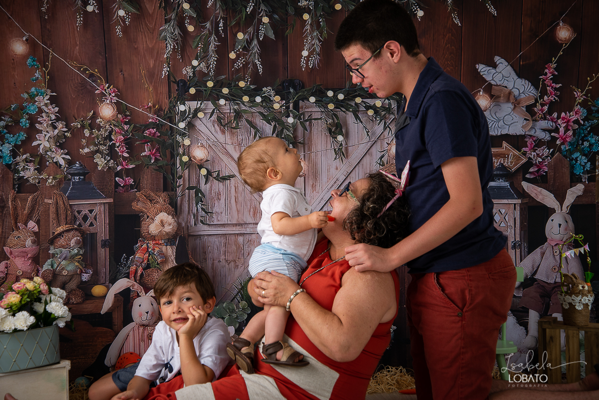 pascoa-2020-sessao-fotografica-de-pascoa-mini-sessao-fotografica-de-pascoa-2020-coelhinho-da-pascoa-o-que-trazes-para-mim-ovos-de-pascoa--fotografia-infantil-em-barbacena-estudio-fotografico-em-barbacena-isabela-lobato-fotografia-foto-de-crianca-pascoa-bq