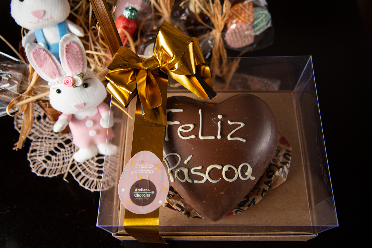 fotografia-gourmet-fotografia-de-alimentos-foto-de-ovos-de-pascoa-ovo-de-pascoa-2020-foto-culinaria-fotografia-de-comida-phood-photagraphy-ovos-de-pascoa-gourmet-ovo-de-pascoa-de-colher-chocolate-cacau-show-brasil-cacau-ovo-de-pascoa-diet-isabela-lobato