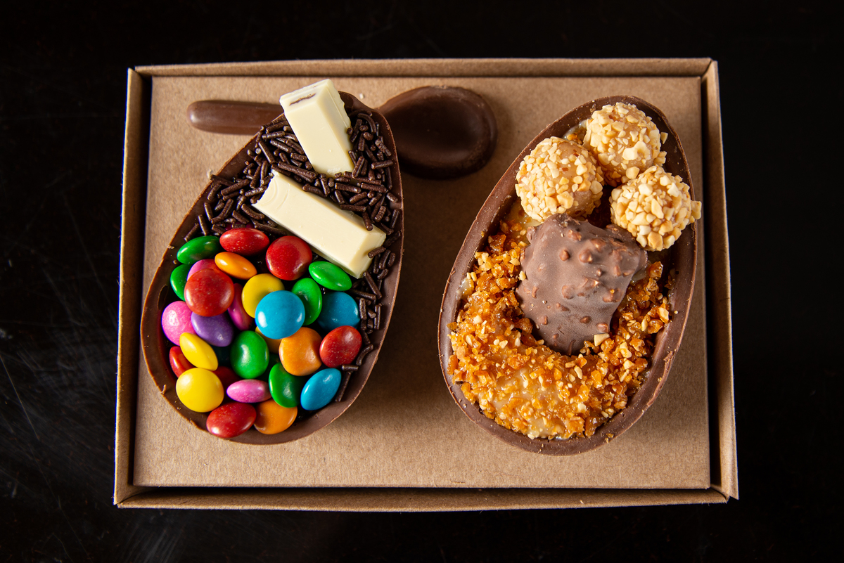 fotografia-gourmet-fotografia-de-alimentos-foto-de-ovos-de-pascoa-ovo-de-pascoa-2020-foto-culinaria-fotografia-de-comida-phood-photagraphy-ovos-de-pascoa-gourmet-ovo-de-pascoa-de-colher-chocolate-cacau-show-brasil-cacau-ovo-de-pascoa-diet-isabela-lobato