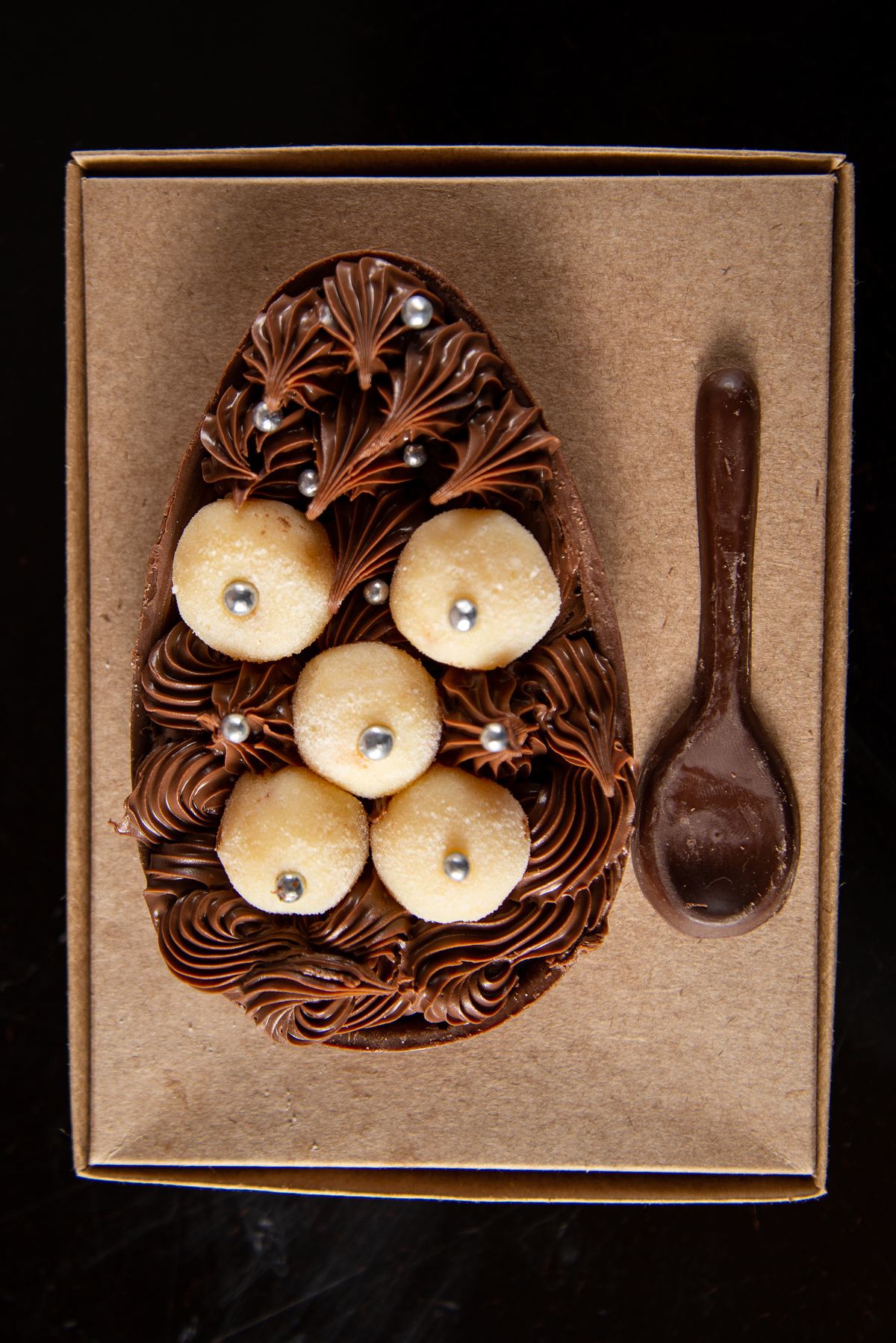 fotografia-gourmet-fotografia-de-alimentos-foto-de-ovos-de-pascoa-ovo-de-pascoa-2020-foto-culinaria-fotografia-de-comida-phood-photagraphy-ovos-de-pascoa-gourmet-ovo-de-pascoa-de-colher-chocolate-cacau-show-brasil-cacau-ovo-de-pascoa-diet-isabela-lobato