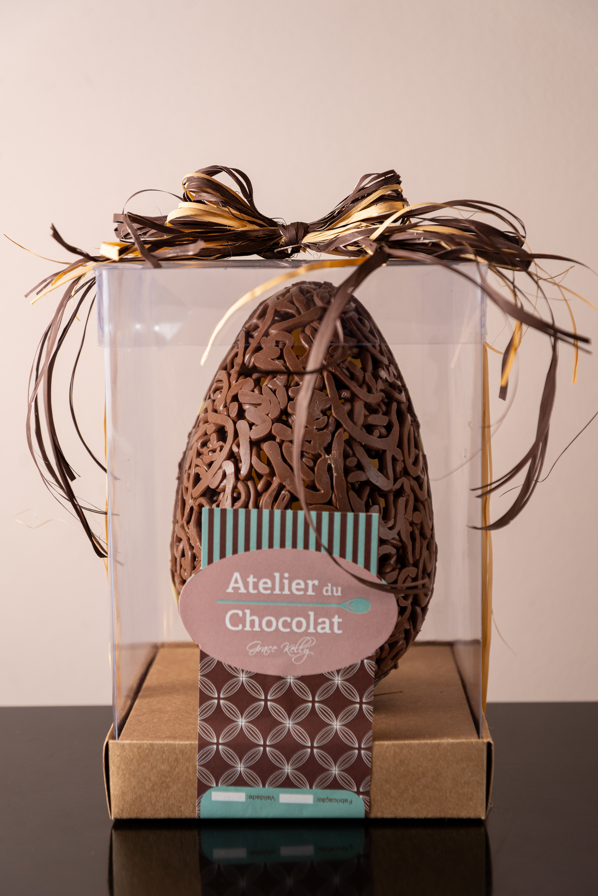 fotografia-gourmet-fotografia-de-alimentos-foto-de-ovos-de-pascoa-ovo-de-pascoa-2020-foto-culinaria-fotografia-de-comida-phood-photagraphy-ovos-de-pascoa-gourmet-ovo-de-pascoa-de-colher-chocolate-cacau-show-brasil-cacau-ovo-de-pascoa-diet-isabela-lobato