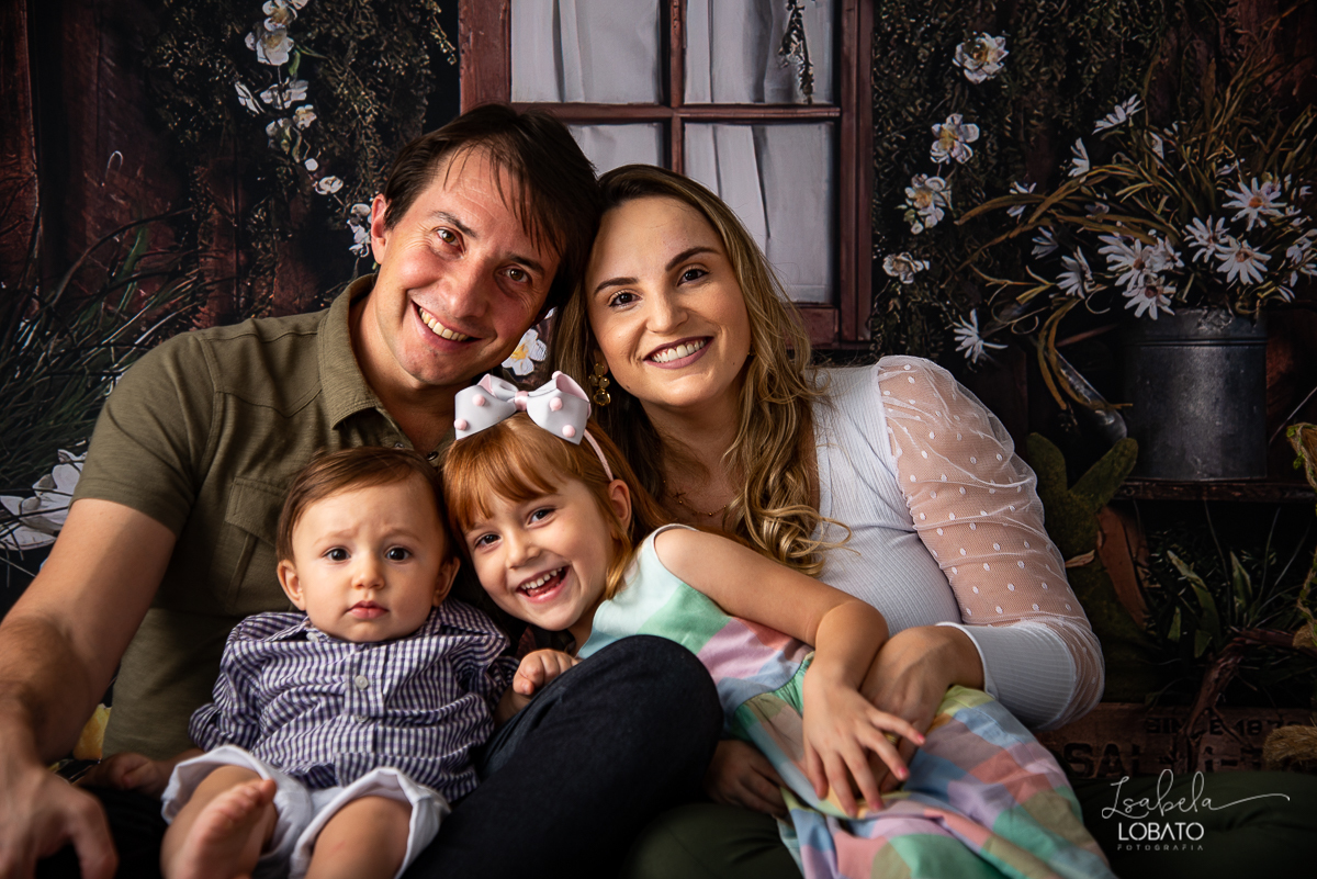 pascoa-2020-sessao-fotografica-de-pascoa-mini-sessao-fotografica-de-pascoa-2020-coelhinho-da-pascoa-o-que-trazes-para-mim-ovos-de-pascoa--fotografia-infantil-em-barbacena-estudio-fotografico-em-barbacena-isabela-lobato-fotografia-foto-de-crianca-pascoa-bq