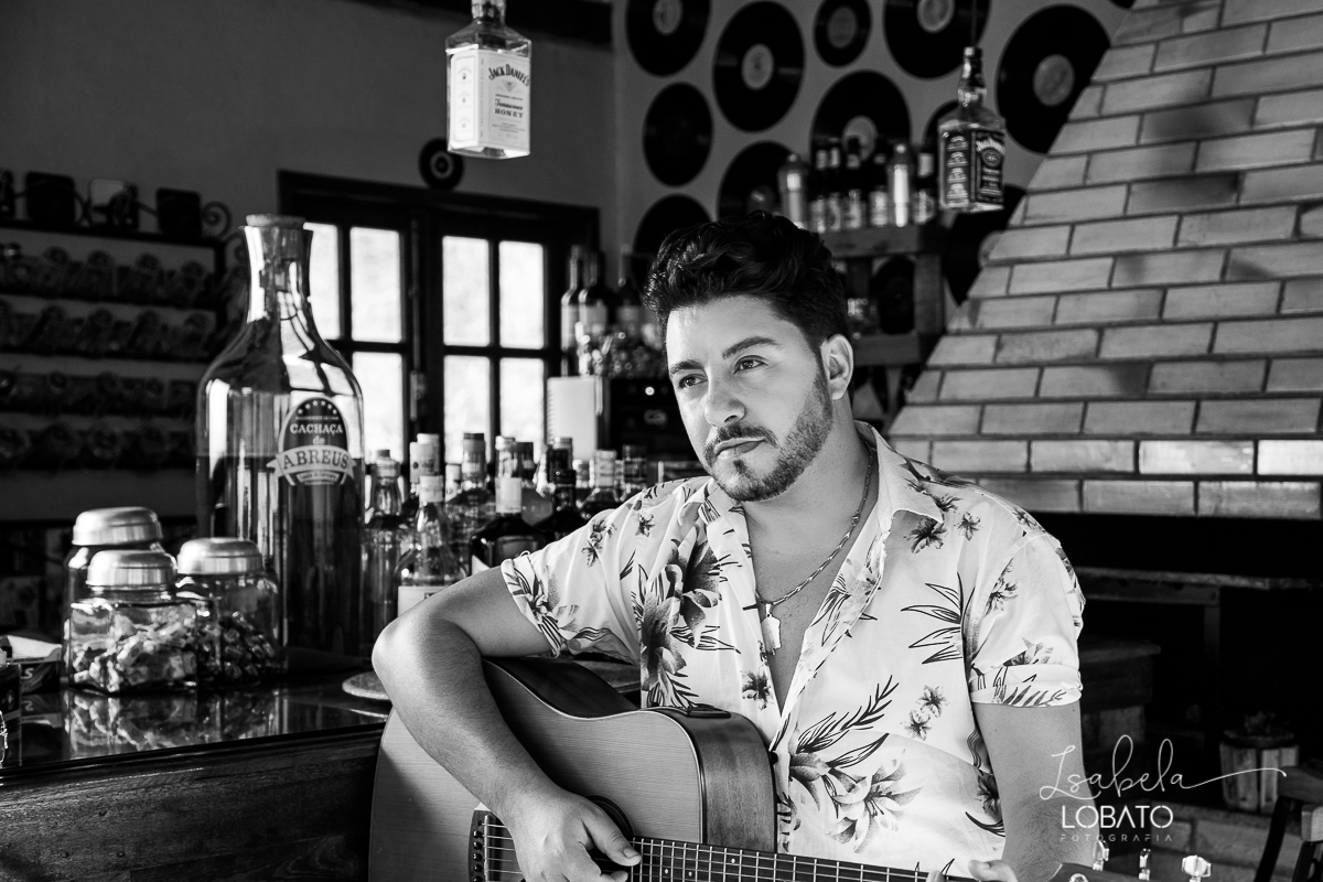 cantor-sertanejo-daniel-matheus-fenomeno-sertanejo-barueri-cantor-compositor-da-rede-globo-melhores-cantores-sertanejo-sertanejo-de-raiz-viola-violeiro-show-sertanejo-rota-bar-santa-barbara-do-tugurio-mg-hotel-chale-de-minas-fotografia-de-isabela-lobato