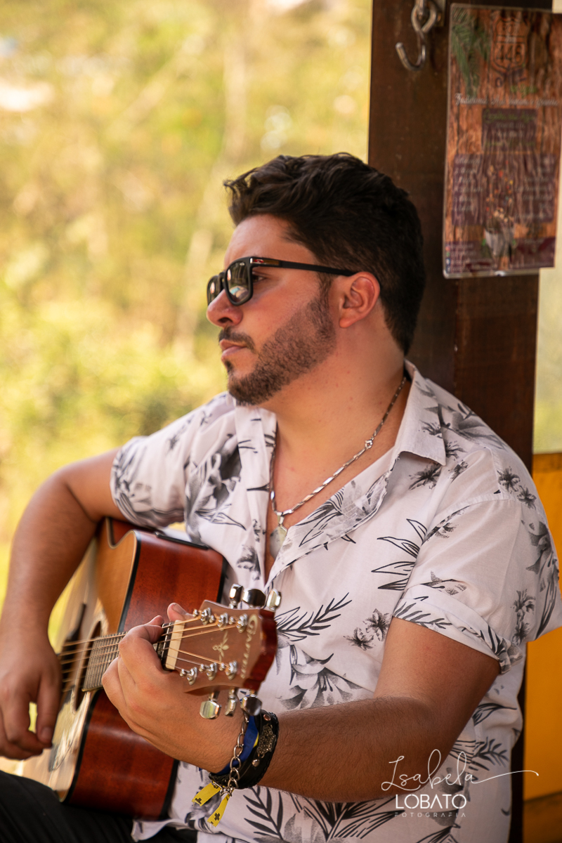 cantor-sertanejo-daniel-matheus-fenomeno-sertanejo-barueri-cantor-compositor-da-rede-globo-melhores-cantores-sertanejo-sertanejo-de-raiz-viola-violeiro-show-sertanejo-rota-bar-santa-barbara-do-tugurio-mg-hotel-chale-de-minas-fotografia-de-isabela-lobato