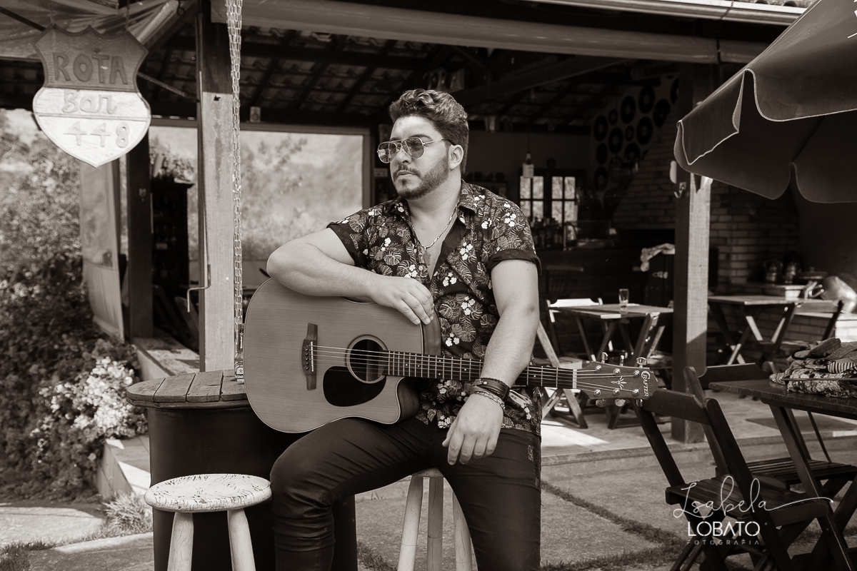 cantor-sertanejo-daniel-matheus-fenomeno-sertanejo-barueri-cantor-compositor-da-rede-globo-melhores-cantores-sertanejo-sertanejo-de-raiz-viola-violeiro-show-sertanejo-rota-bar-santa-barbara-do-tugurio-mg-hotel-chale-de-minas-fotografia-de-isabela-lobato