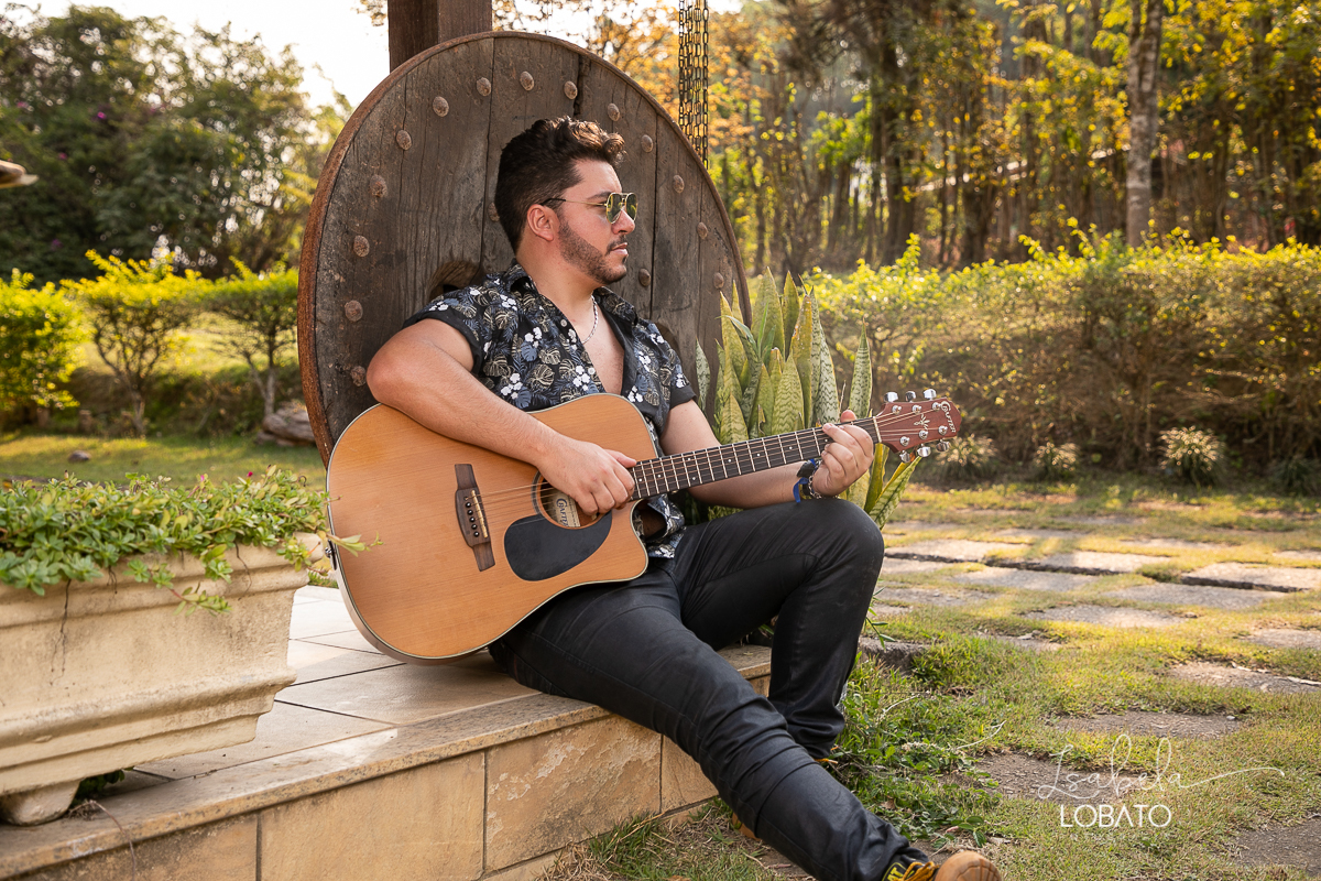 cantor-sertanejo-daniel-matheus-fenomeno-sertanejo-barueri-cantor-compositor-da-rede-globo-melhores-cantores-sertanejo-sertanejo-de-raiz-viola-violeiro-show-sertanejo-rota-bar-santa-barbara-do-tugurio-mg-hotel-chale-de-minas-fotografia-de-isabela-lobato