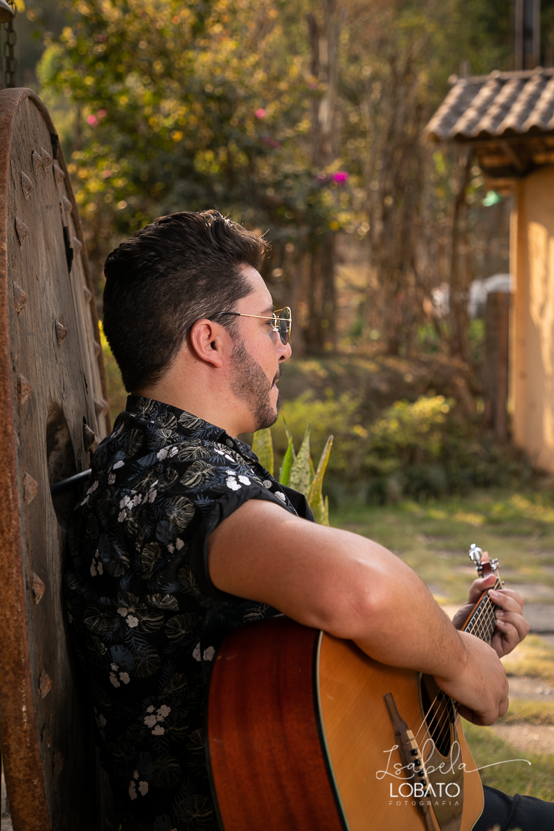 cantor-sertanejo-daniel-matheus-fenomeno-sertanejo-barueri-cantor-compositor-da-rede-globo-melhores-cantores-sertanejo-sertanejo-de-raiz-viola-violeiro-show-sertanejo-rota-bar-santa-barbara-do-tugurio-mg-hotel-chale-de-minas-fotografia-de-isabela-lobato