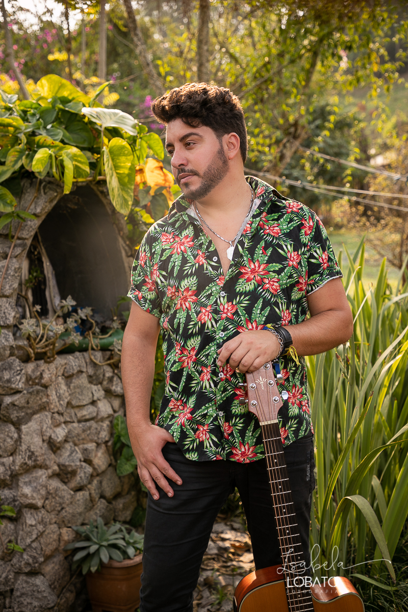 cantor-sertanejo-daniel-matheus-fenomeno-sertanejo-barueri-cantor-compositor-da-rede-globo-melhores-cantores-sertanejo-sertanejo-de-raiz-viola-violeiro-show-sertanejo-rota-bar-santa-barbara-do-tugurio-mg-hotel-chale-de-minas-fotografia-de-isabela-lobato