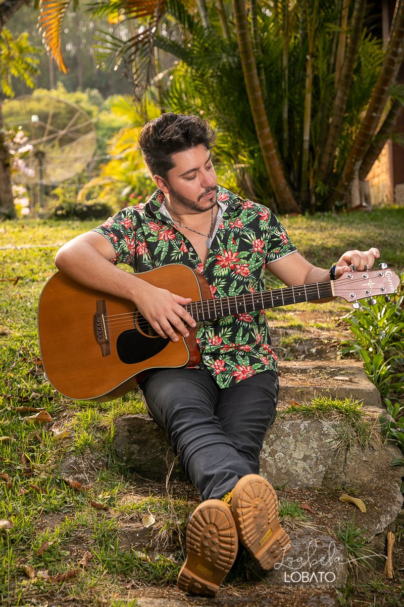 cantor-sertanejo-daniel-matheus-fenomeno-sertanejo-barueri-cantor-compositor-da-rede-globo-melhores-cantores-sertanejo-sertanejo-de-raiz-viola-violeiro-show-sertanejo-rota-bar-santa-barbara-do-tugurio-mg-hotel-chale-de-minas-fotografia-de-isabela-lobato