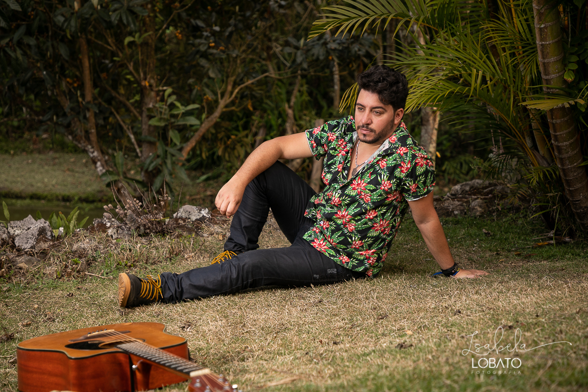 cantor-sertanejo-daniel-matheus-fenomeno-sertanejo-barueri-cantor-compositor-da-rede-globo-melhores-cantores-sertanejo-sertanejo-de-raiz-viola-violeiro-show-sertanejo-rota-bar-santa-barbara-do-tugurio-mg-hotel-chale-de-minas-fotografia-de-isabela-lobato