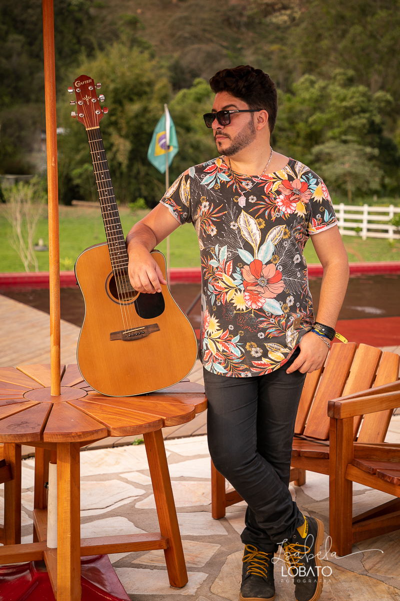 cantor-sertanejo-daniel-matheus-fenomeno-sertanejo-barueri-cantor-compositor-da-rede-globo-melhores-cantores-sertanejo-sertanejo-de-raiz-viola-violeiro-show-sertanejo-rota-bar-santa-barbara-do-tugurio-mg-hotel-chale-de-minas-fotografia-de-isabela-lobato