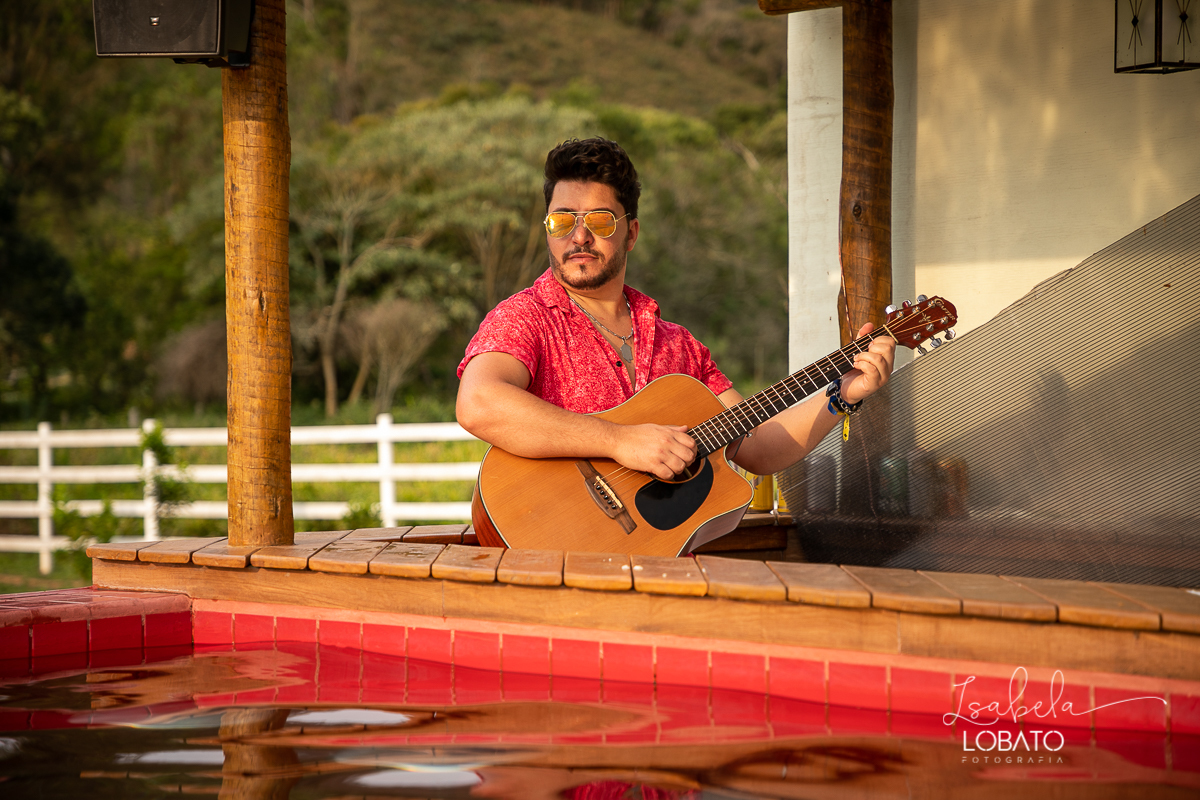 cantor-sertanejo-daniel-matheus-fenomeno-sertanejo-barueri-cantor-compositor-da-rede-globo-melhores-cantores-sertanejo-sertanejo-de-raiz-viola-violeiro-show-sertanejo-rota-bar-santa-barbara-do-tugurio-mg-hotel-chale-de-minas-fotografia-de-isabela-lobato